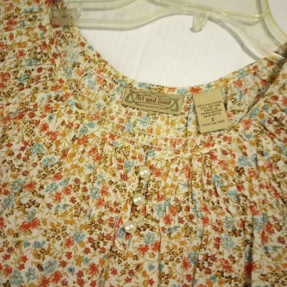 Art & Soul floral print top with gathered elastic neckline and pearl buttons - Picture 8 of 11